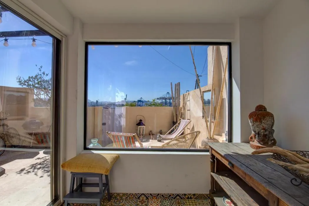 Maison Vue Mer, Marseille. Holiday home